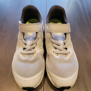 Kids Nike Shoes size 3